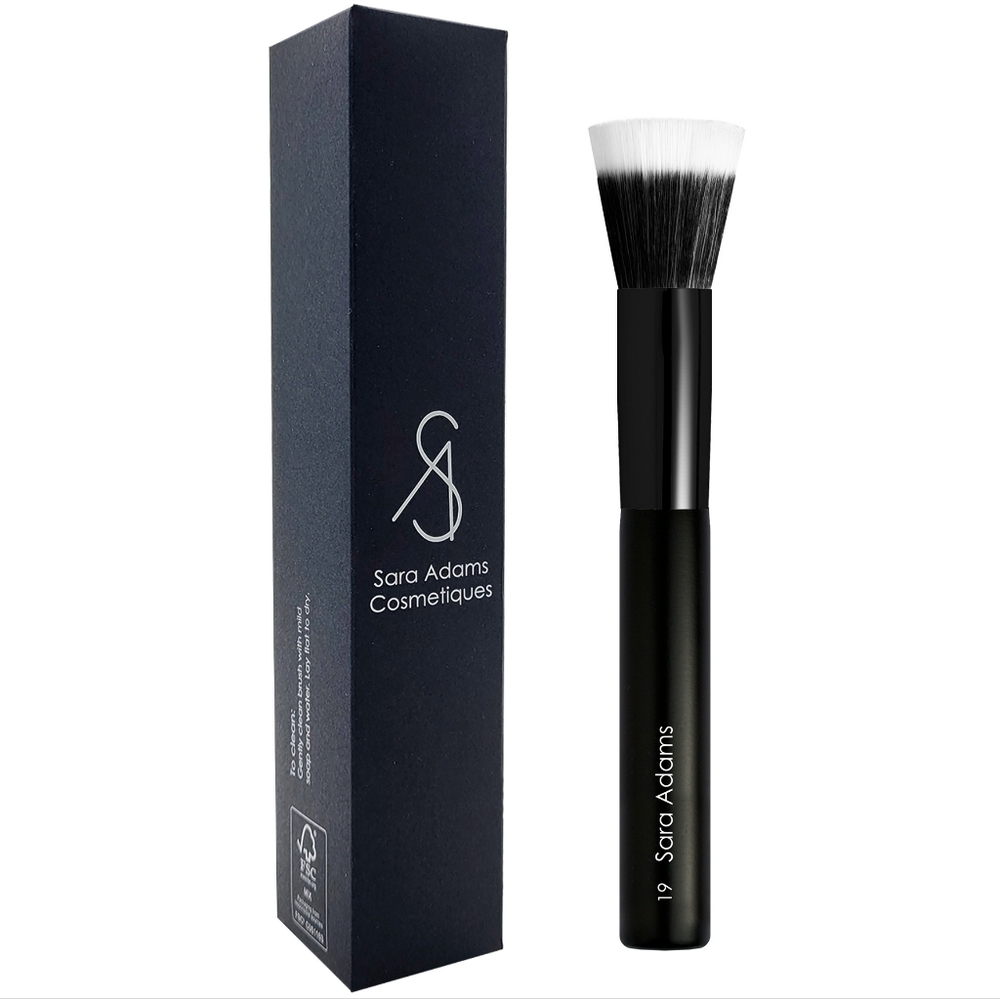Sara Adams Cosmetiques Round Foundation brush #19 New